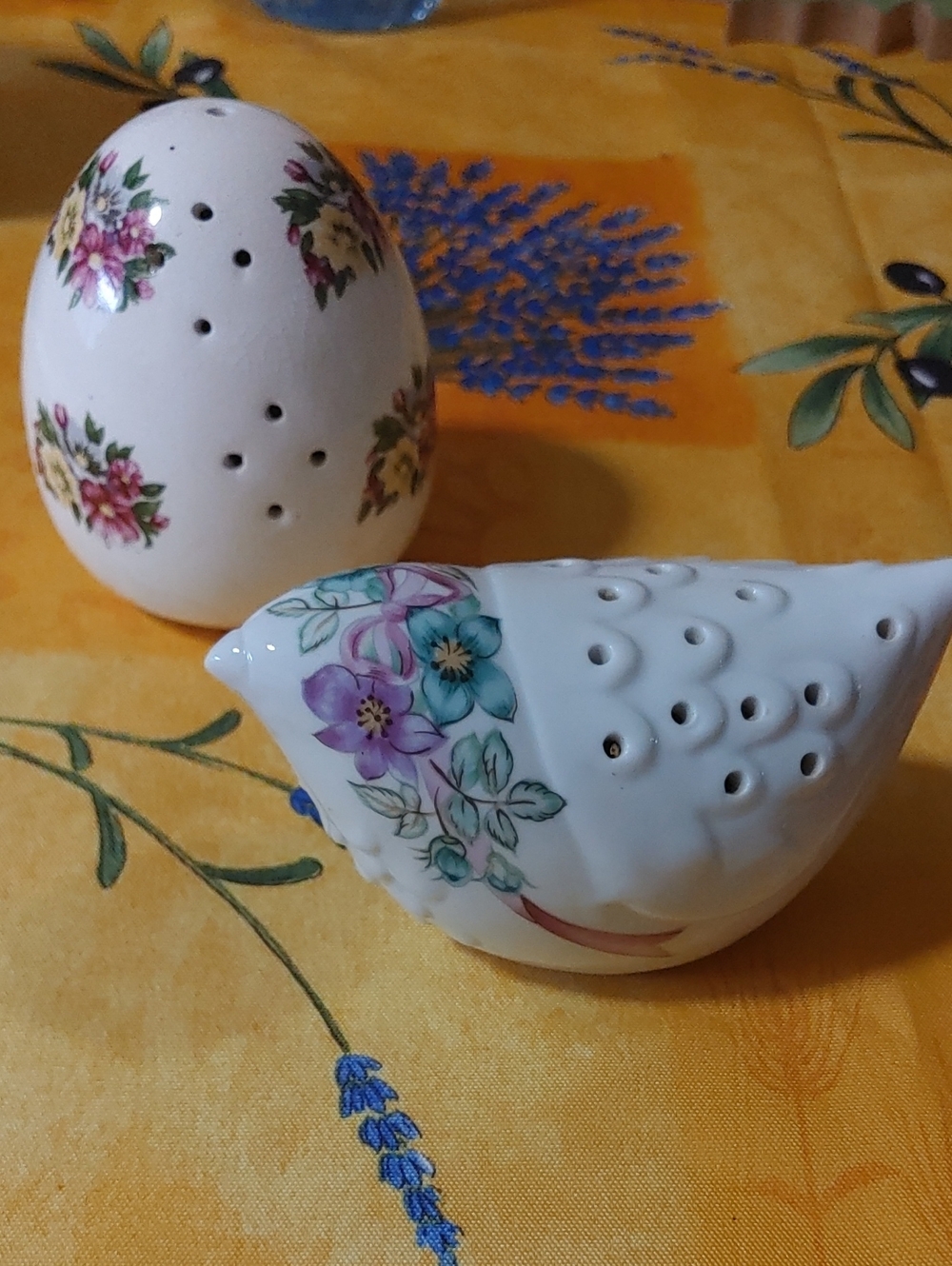 Decorative White Porcelain Bird Potpourri Shakers And Egg With Floral Design